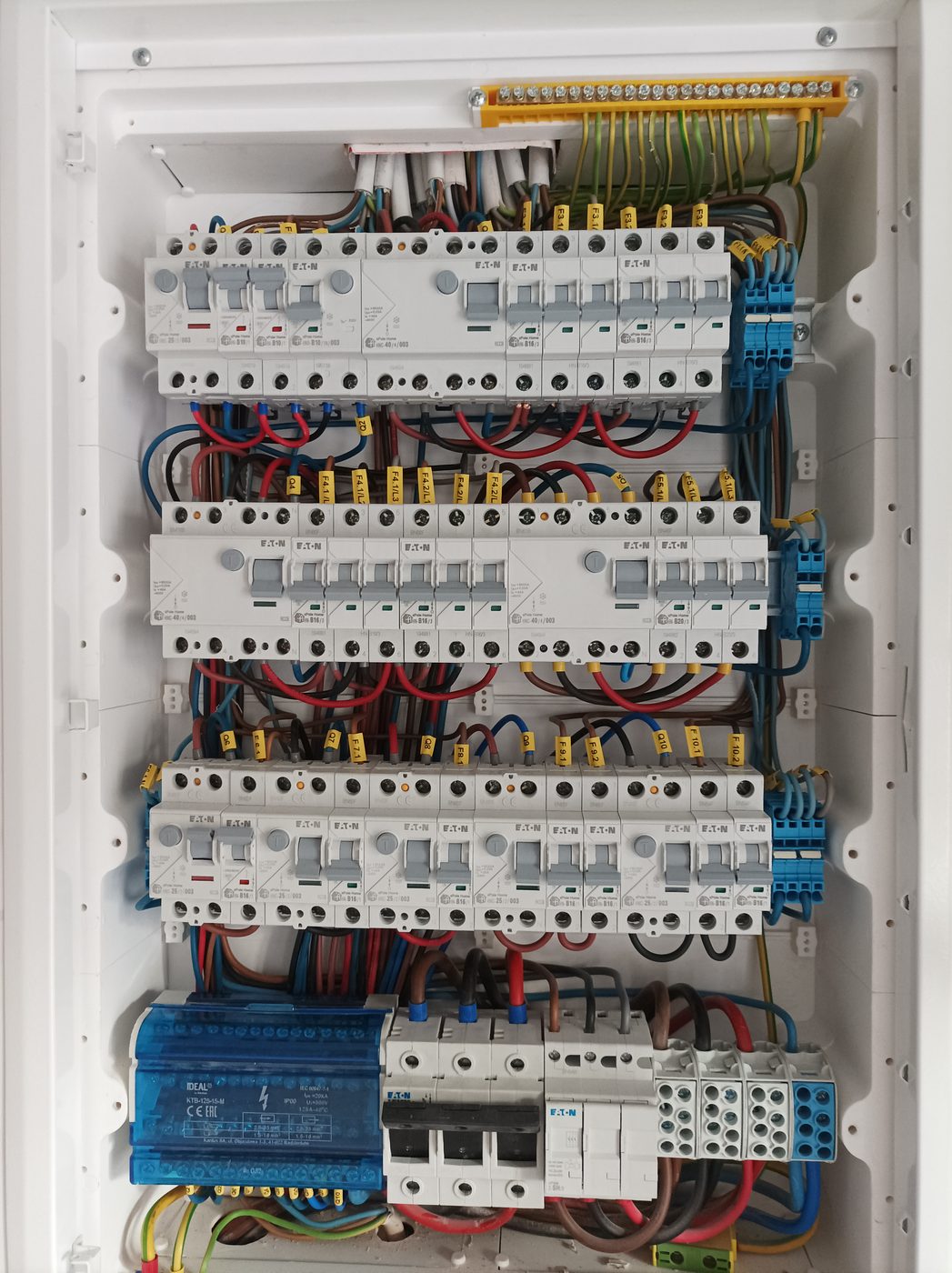 Nowa tablica rozdzielcza podtynkowa z aparaturą Eaton i opisanymi obwodami – instalacje elektryczne Rybnik